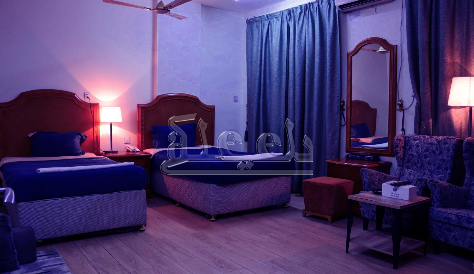 غرفة بسريرين