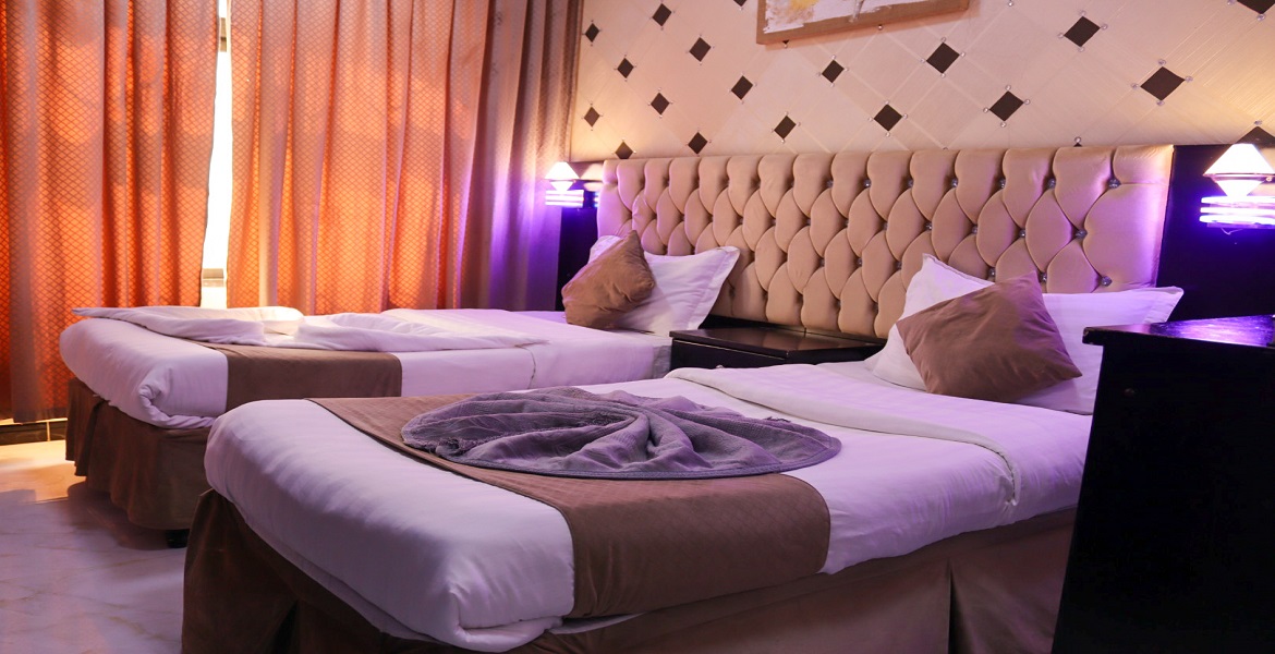 غرفة بسريرين