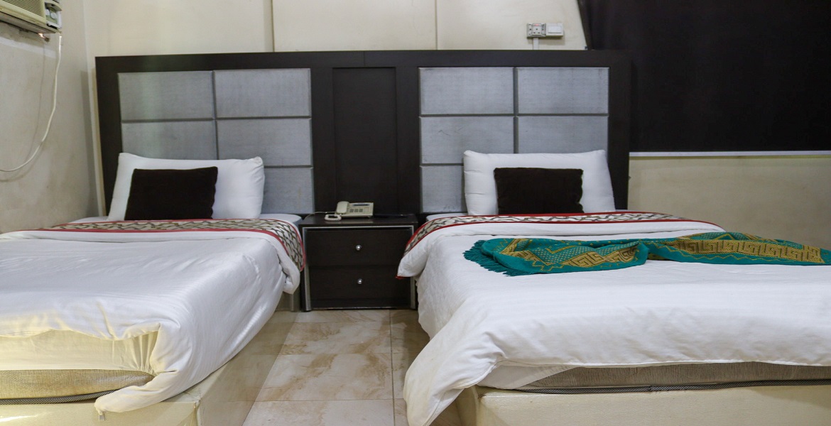 غرفة بسريرين