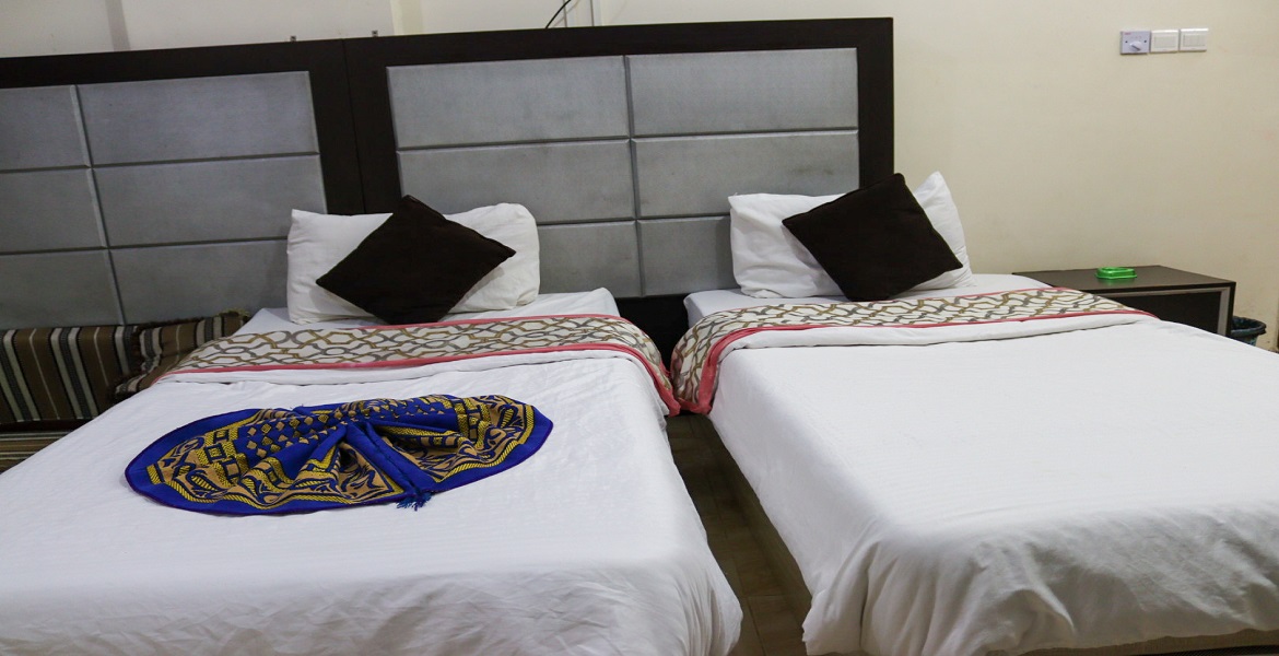 غرفة بسريرين